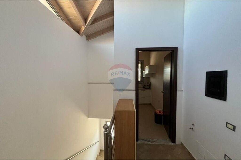 🏡 Villa su 3 Piani in Vendita – Llakatund, Vlora
