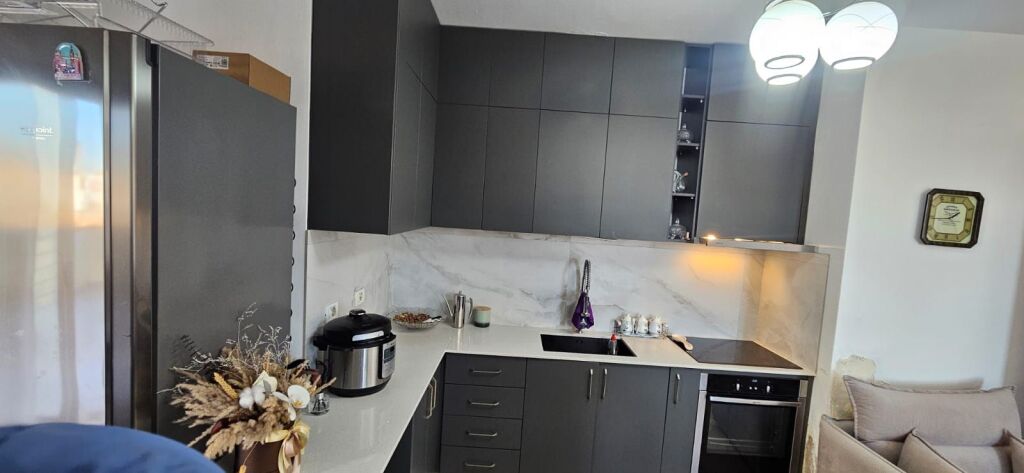Shitet Apartament 1+1+depo+verande tek Shkolla Mihal Grameno