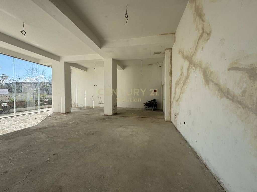 BUSINESS UNIT FOR SALE IN YZBERISH