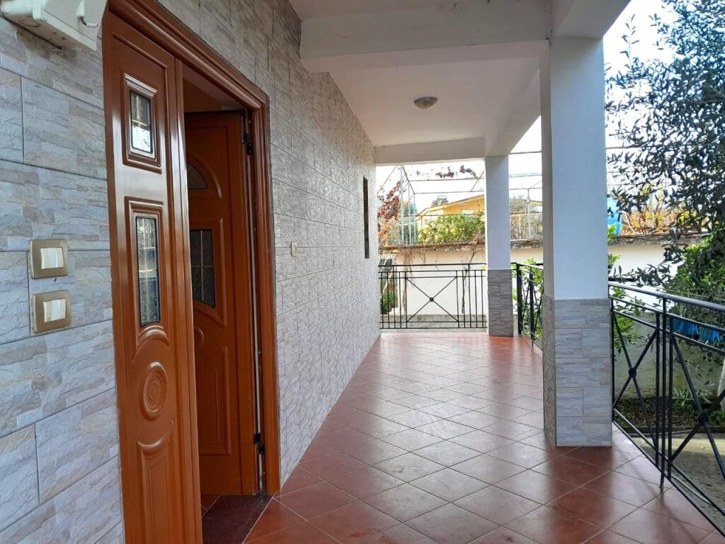 Private house with yard Vlore