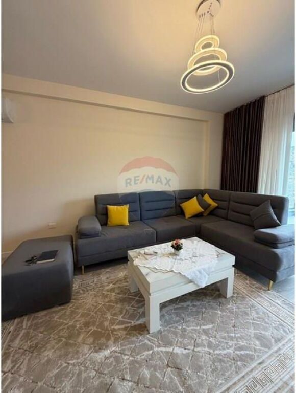 Ofrohet me qira apartament (2+1+2) plus postparkim