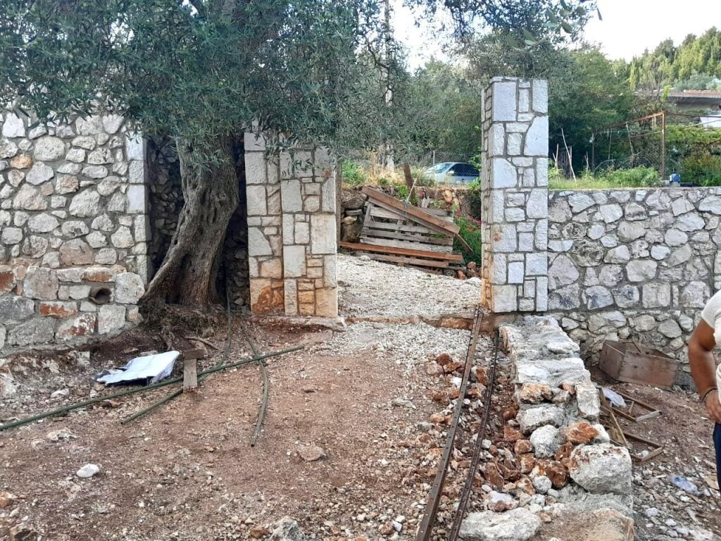 Private house + Land Ilias