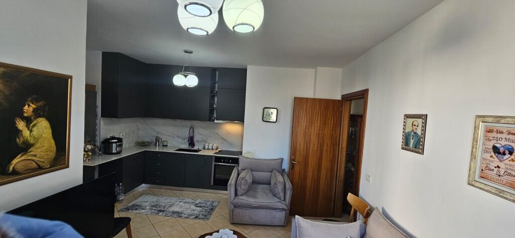 Shitet Apartament 1+1+depo+verande tek Shkolla Mihal Grameno