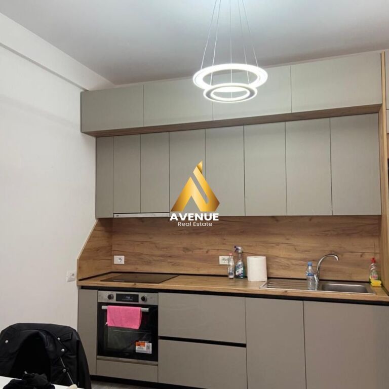 🏡 Shitet ose jepet me qera apartament 2+1 – Rezidenca Henka, Tiranë