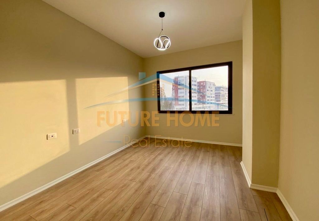 📍 Nuovo Anello, Viale Migjeni – Vendesi 2+1 con Atto di Proprietà & Facciata Ventilata! 🏠