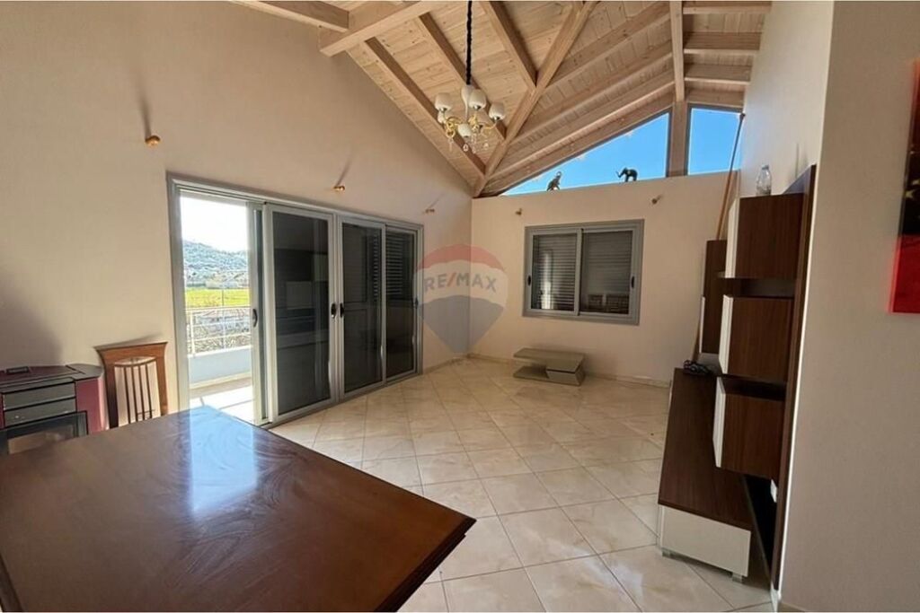 🏡 Villa su 3 Piani in Vendita – Llakatund, Vlora