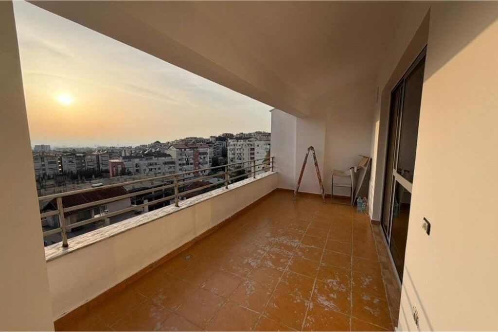 SHITET, APARTAMENT 2+1+VERANDE, FRESKU, TIRANA