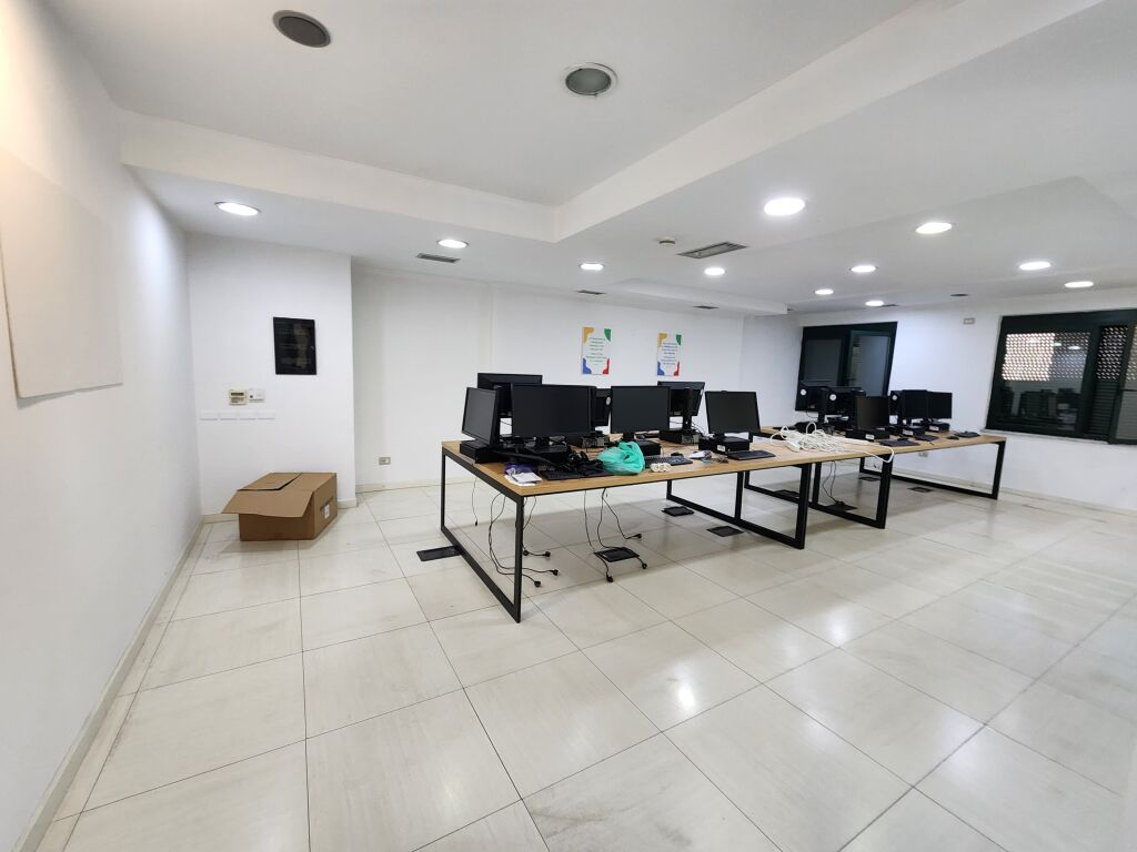 Supreme Office – Spazio Ideale per Uffici 📍 Di fronte a Delijorgji – Via Kavaja | 420 m² | 3° Piano | Edificio Nuovo
