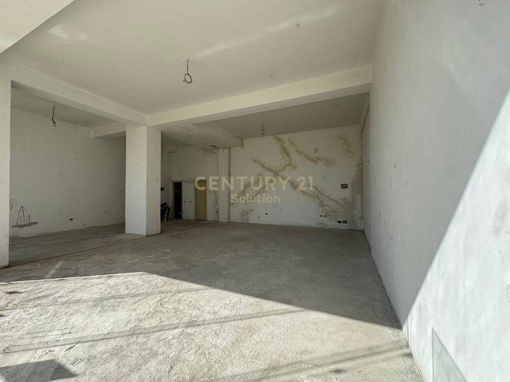 BUSINESS UNIT FOR SALE IN YZBERISH
