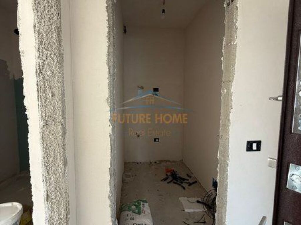 In vendita, Appartamento 2+1+2+Deposito, vicino al Campo di Alidemi, Tirana., Tirana.