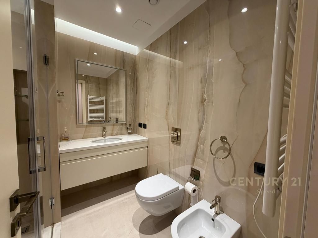 JEPET ME QIRA APARTAMENT 2+1+2 NE QENDER