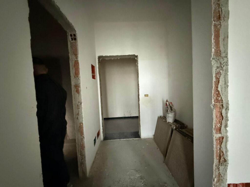 🏡 Apartment 1+1 for Sale in Arlis Square 21 📍 Kavaja Street – with view of the main street