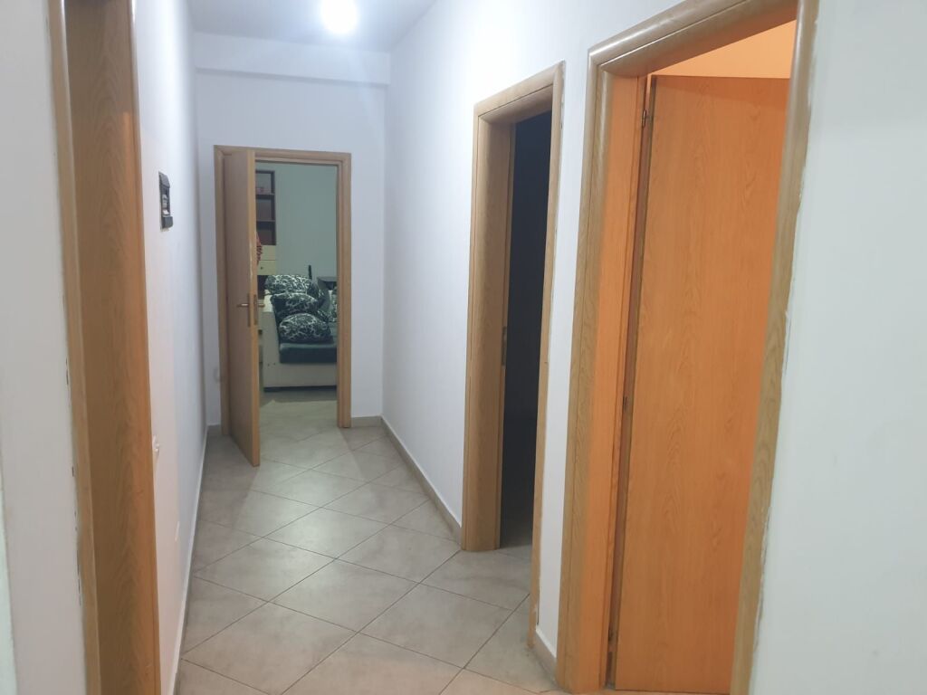 In affitto Appartamento 2+1, Don Bosko vicino a Dental Turk (di fronte al Centro Don Bosko) 420 mila lek