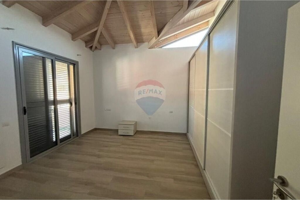 🏡 Villa su 3 Piani in Vendita – Llakatund, Vlora