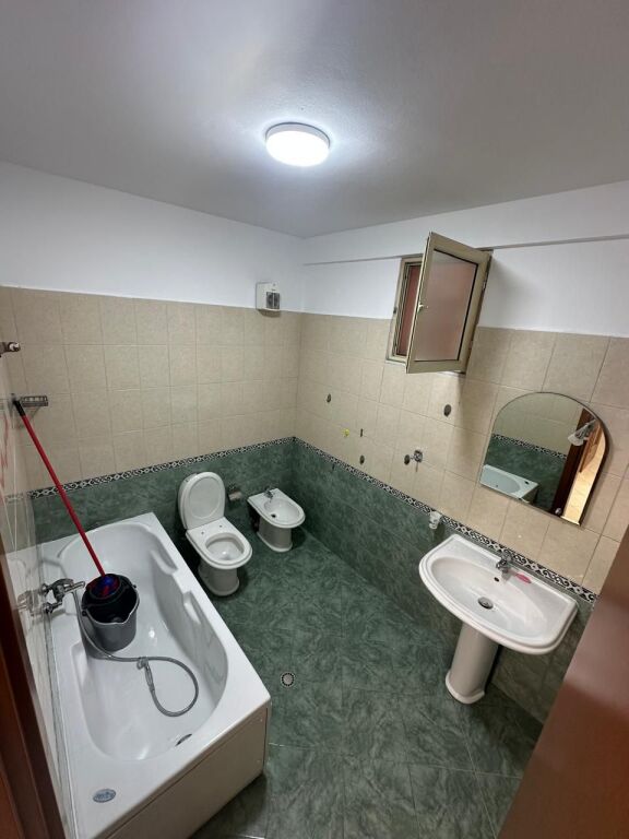 🏢 Shitet Apartament 2+1+2  📍 Adresa: Don Bosko💰 Çmimi: 220,000 €