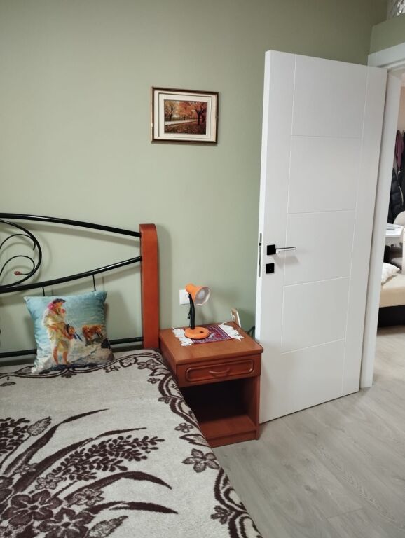 Appartamento 1+1 in affitto, dietro Concord Center (via 5 Maj) 500 mila lek
