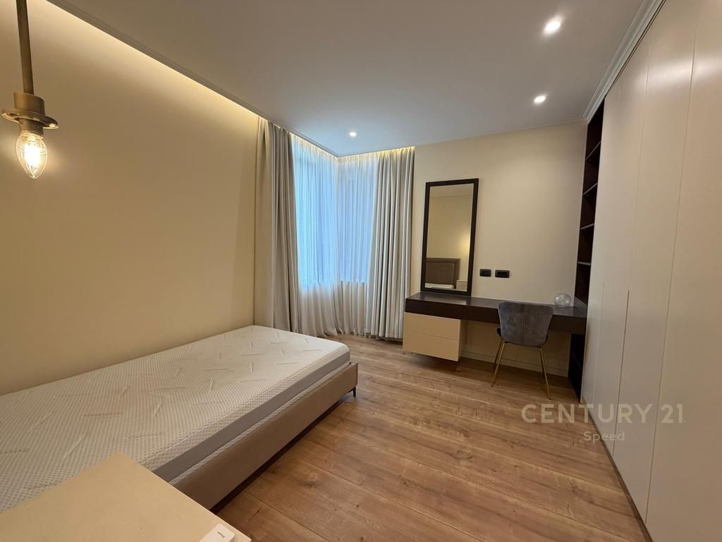 JEPET ME QIRA APARTAMENT 2+1+2 NE QENDER
