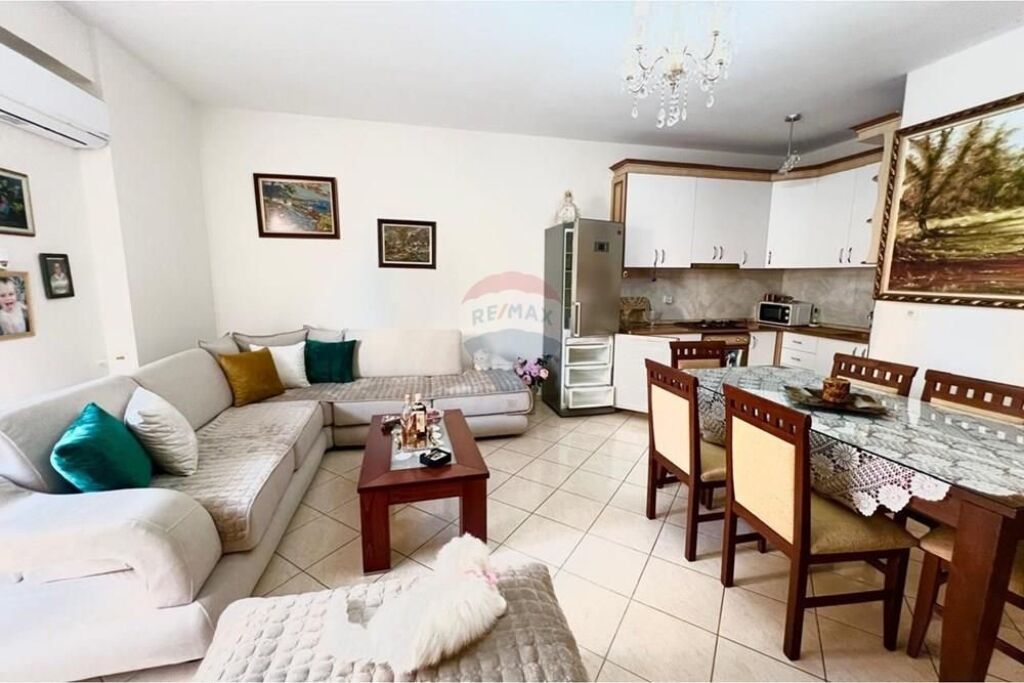 🏡 Appartamento 2+1 con Ampia Veranda in Vendita – Via del Porto, Vlora