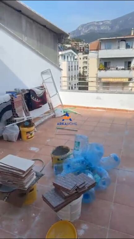 VENDESI APPARTAMENTO 1+1+VERANDA "RRUGA E THESARIT PRANE SHKOLLES 17 NENTORI" 110.000 EURO (TRATTABILE)