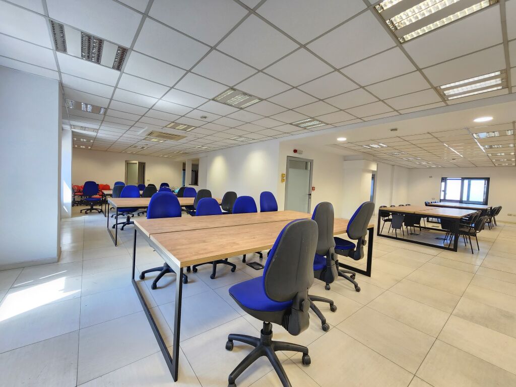 Supreme Office – Spazio Ideale per Uffici 📍 Di fronte a Delijorgji – Via Kavaja | 420 m² | 3° Piano | Edificio Nuovo