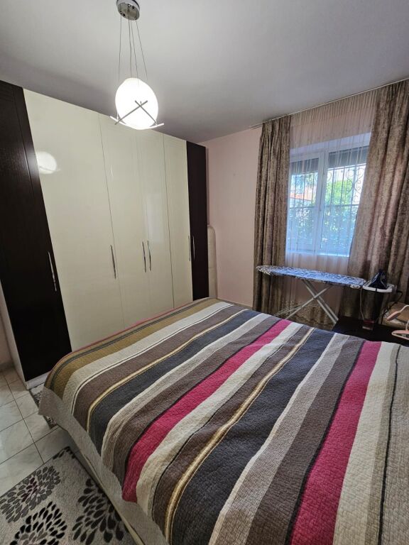 📍Shitet apartament 2+1, totalisht i mobiluar, Rruga e Elbasanit
