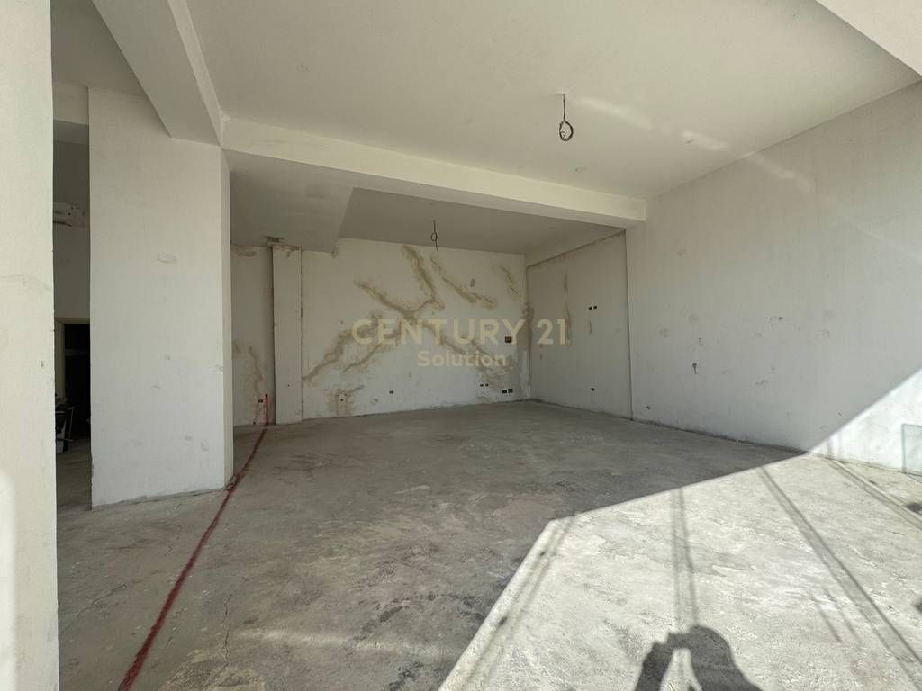 BUSINESS UNIT FOR SALE IN YZBERISH