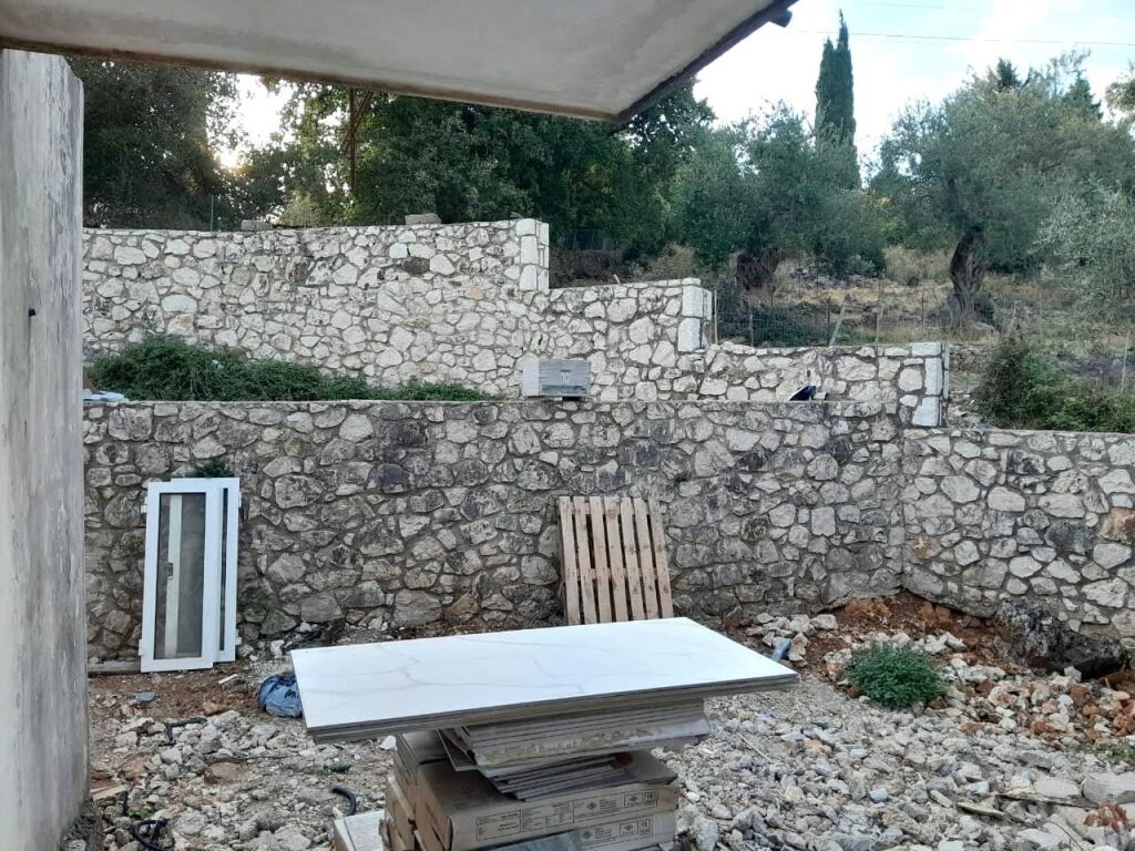 Private house + Land Ilias