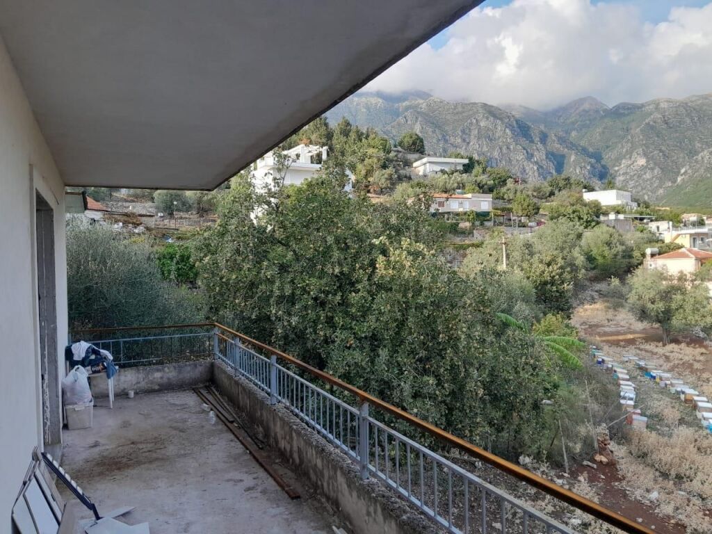 Private house + Land Ilias