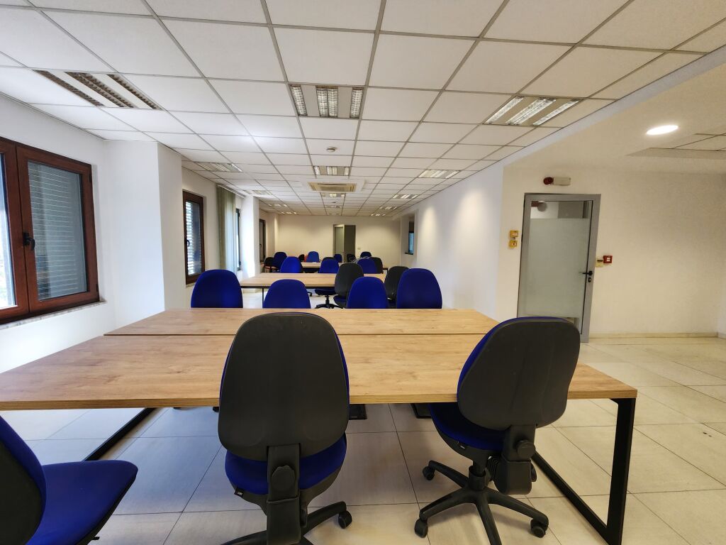 Supreme Office – Spazio Ideale per Uffici 📍 Di fronte a Delijorgji – Via Kavaja | 420 m² | 3° Piano | Edificio Nuovo
