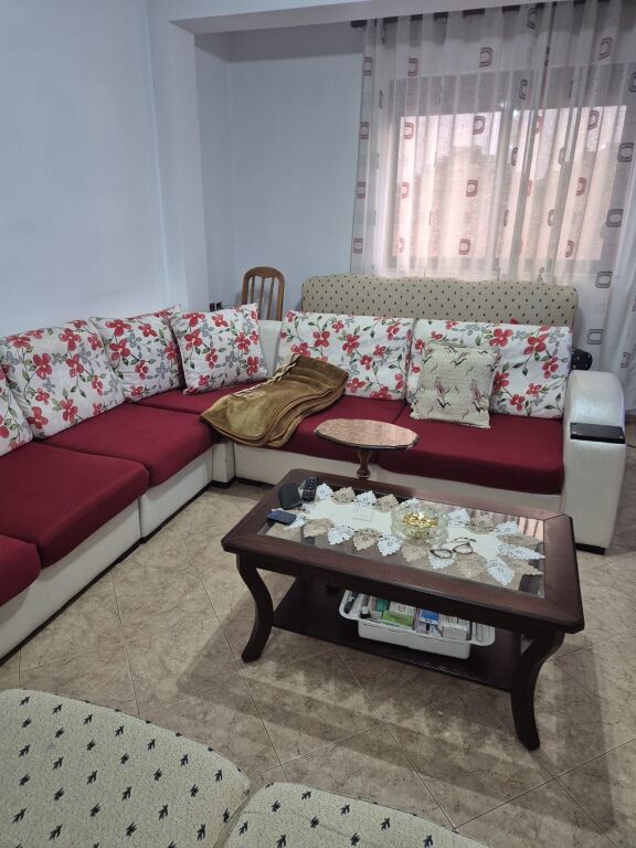 Apartament 1+1 me qera prane Qsut tek Spitali Amerikan 2