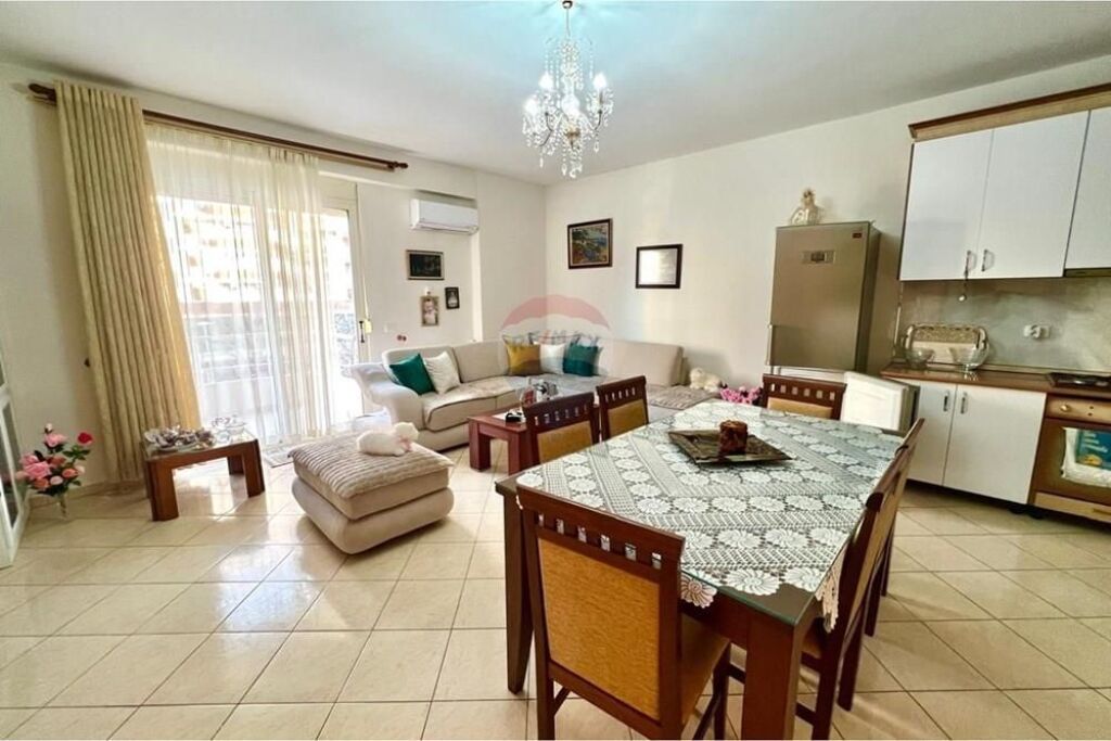 🏡 Appartamento 2+1 con Ampia Veranda in Vendita – Via del Porto, Vlora