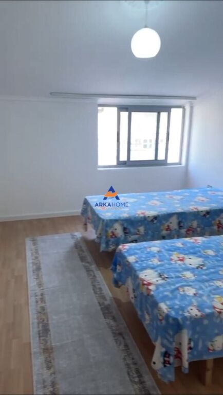 VENDESI APPARTAMENTO 1+1+VERANDA "RRUGA E THESARIT PRANE SHKOLLES 17 NENTORI" 110.000 EURO (TRATTABILE)