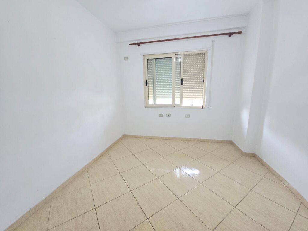 JEPET ME QERA APARTAMENT 1+1, PALLATET E REJA TEK UNIVERSITETI