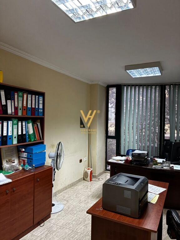 SHITET AMBIENT BIZNESI 25 M2 TE 21 DHJETORI 75.000 EURO