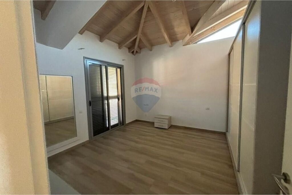 🏡 Vilë 3-Katëshe në Shitje – Llakatund, Vlorë
