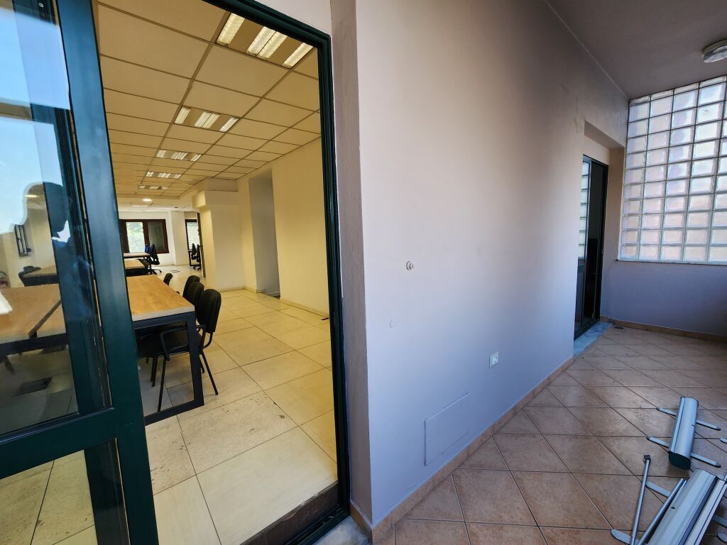 Supreme Office – Spazio Ideale per Uffici 📍 Di fronte a Delijorgji – Via Kavaja | 420 m² | 3° Piano | Edificio Nuovo