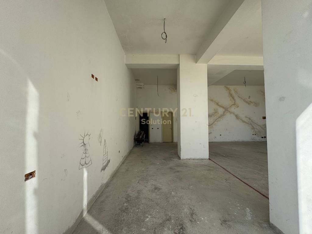 BUSINESS UNIT FOR SALE IN YZBERISH