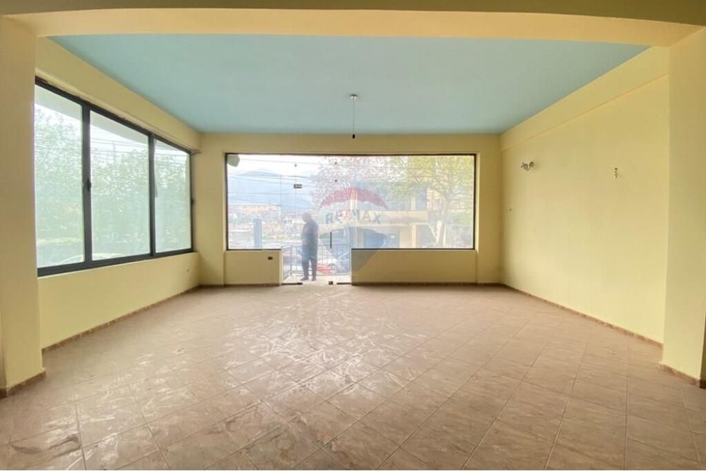 Vilë - Për Shitje - Shkolla e Bashkuar, Tiranë(ID: 530181094-126)
