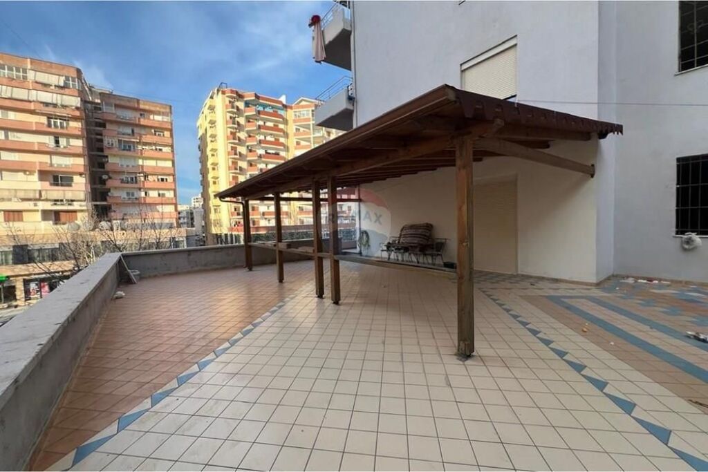 🏡 Appartamento 2+1 con Ampia Veranda in Vendita – Via del Porto, Vlora