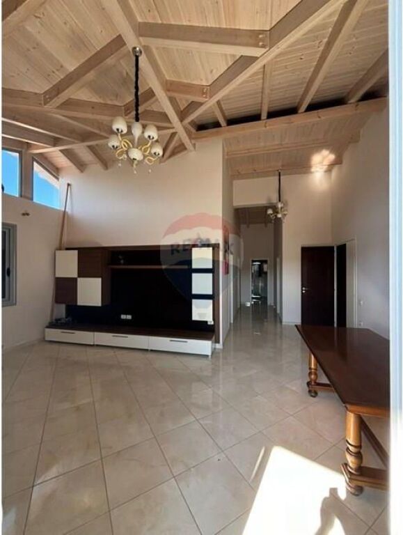 🏡 Villa su 3 Piani in Vendita – Llakatund, Vlora
