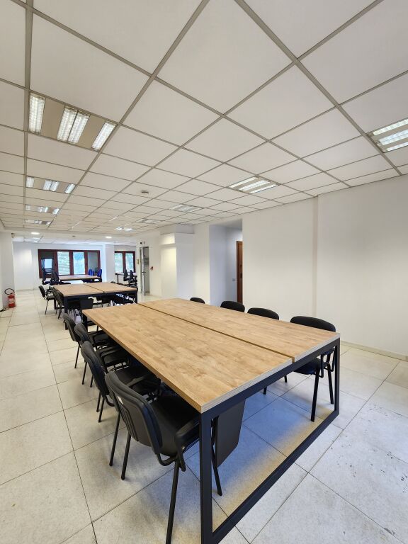 Supreme Office – Spazio Ideale per Uffici 📍 Di fronte a Delijorgji – Via Kavaja | 420 m² | 3° Piano | Edificio Nuovo