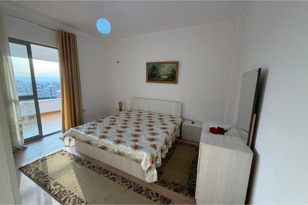 SHITET, APARTAMENT 2+1+VERANDE, FRESKU, TIRANA