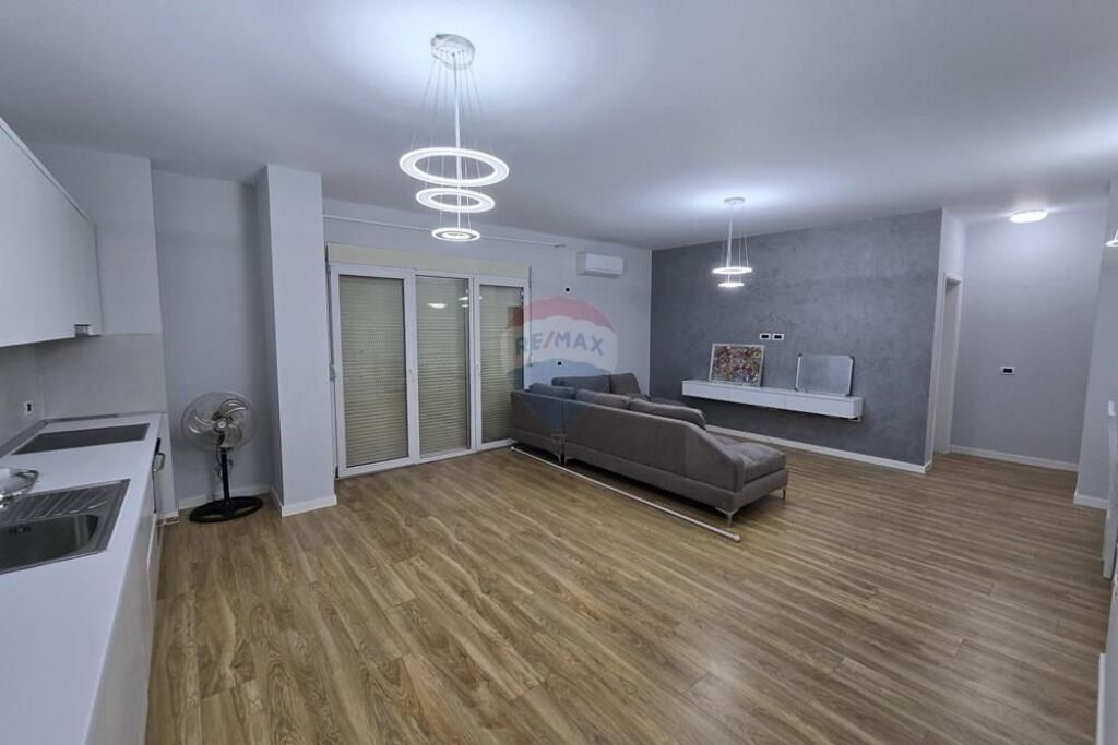 Apartament 2+1 me qera tek Eleonora