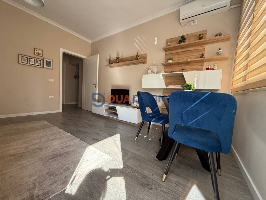 Japim me qira apartament 1+1 te Garda ne zonen e Bllokut