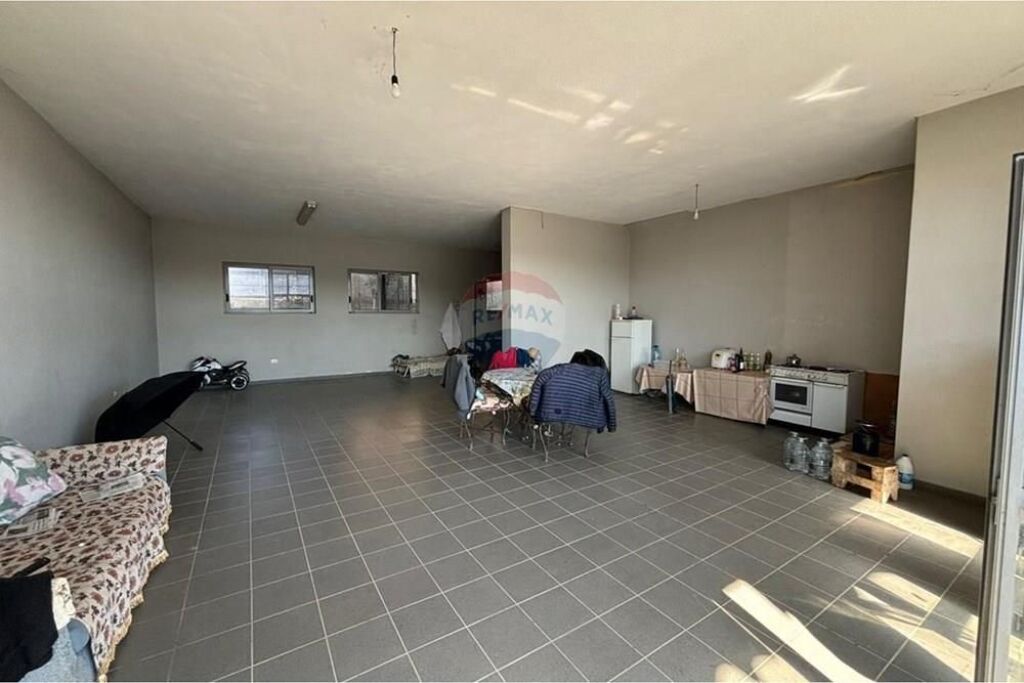 🏡 Villa su 3 Piani in Vendita – Llakatund, Vlora