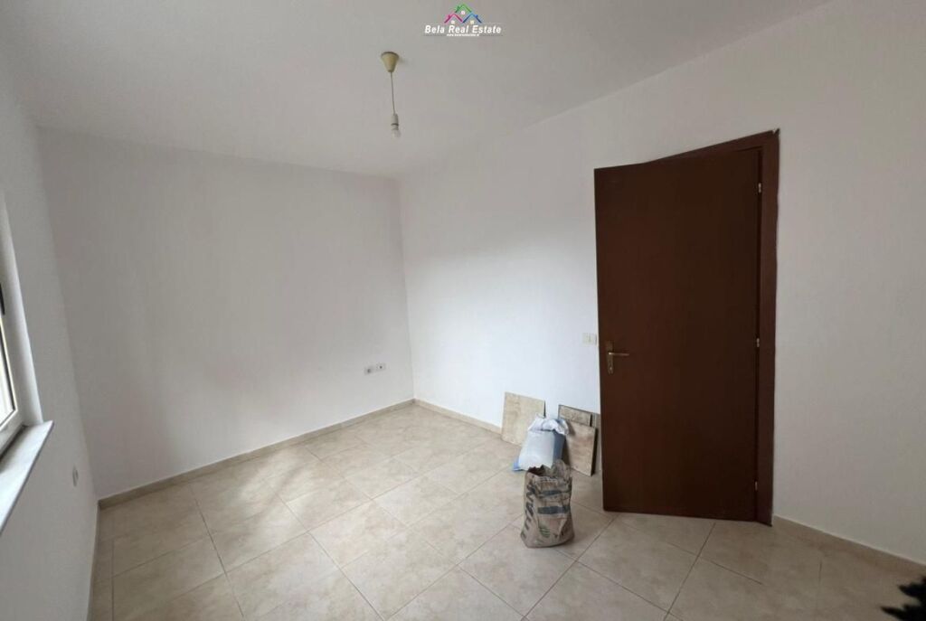 Ufficio in Affitto 2+1 Vicino al Campo di Aviazione (ID BZ2848) Tirana