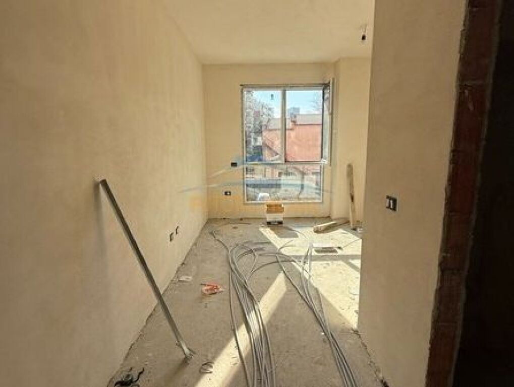 In vendita, Appartamento 2+1+2+Deposito, vicino al Campo di Alidemi, Tirana., Tirana.
