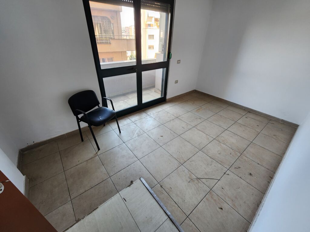Supreme Office – Spazio Ideale per Uffici 📍 Di fronte a Delijorgji – Via Kavaja | 420 m² | 3° Piano | Edificio Nuovo