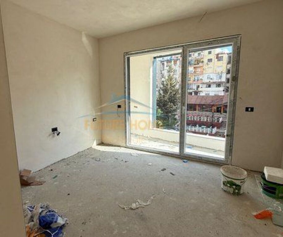 In vendita, Appartamento 2+1+2+Deposito, vicino al Campo di Alidemi, Tirana., Tirana.