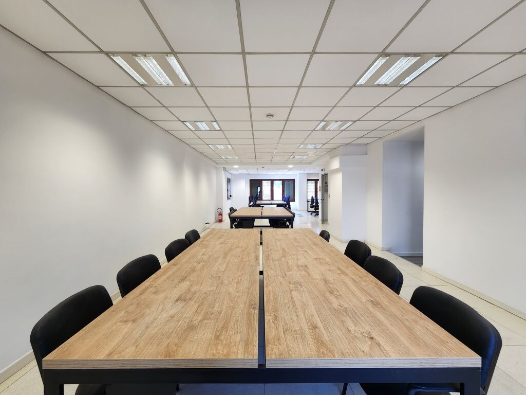 Supreme Office – Spazio Ideale per Uffici 📍 Di fronte a Delijorgji – Via Kavaja | 420 m² | 3° Piano | Edificio Nuovo